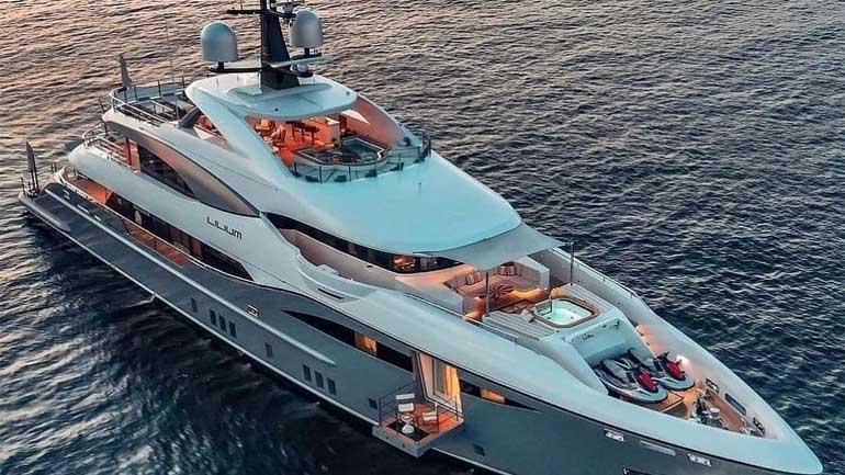 Small-Luxury-Yachts