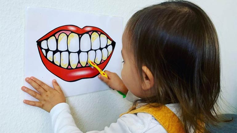 Teach Toddlers Brush Teeth Themselves