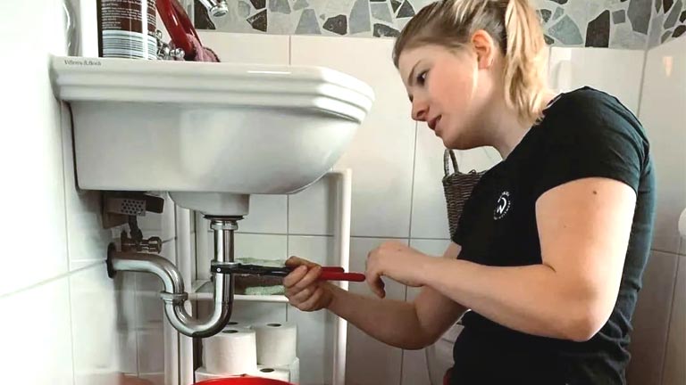 Problems for Which You Need A Professional Plumber