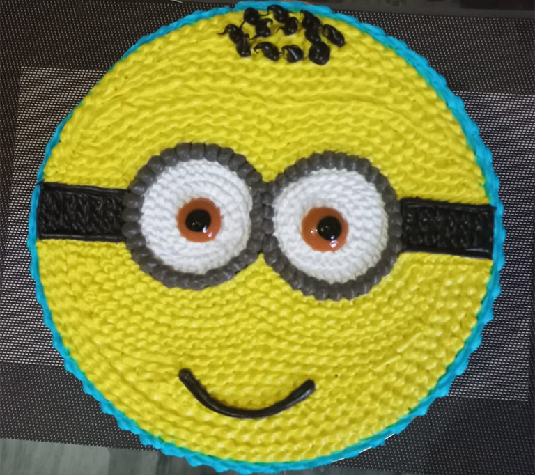 Minion Face children Birthday Cake