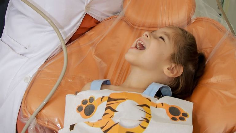 6 Ways to Prepare Your Toddler for the Dentist Without Tears