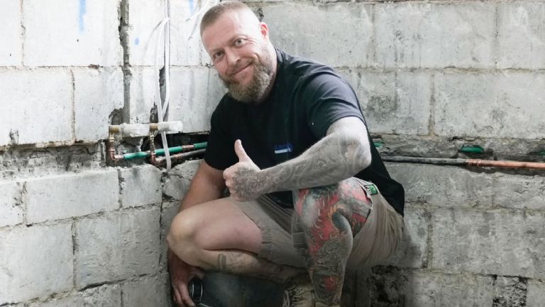 How Hiring a Plumber Resolves Plumbing Emergencies Effectively